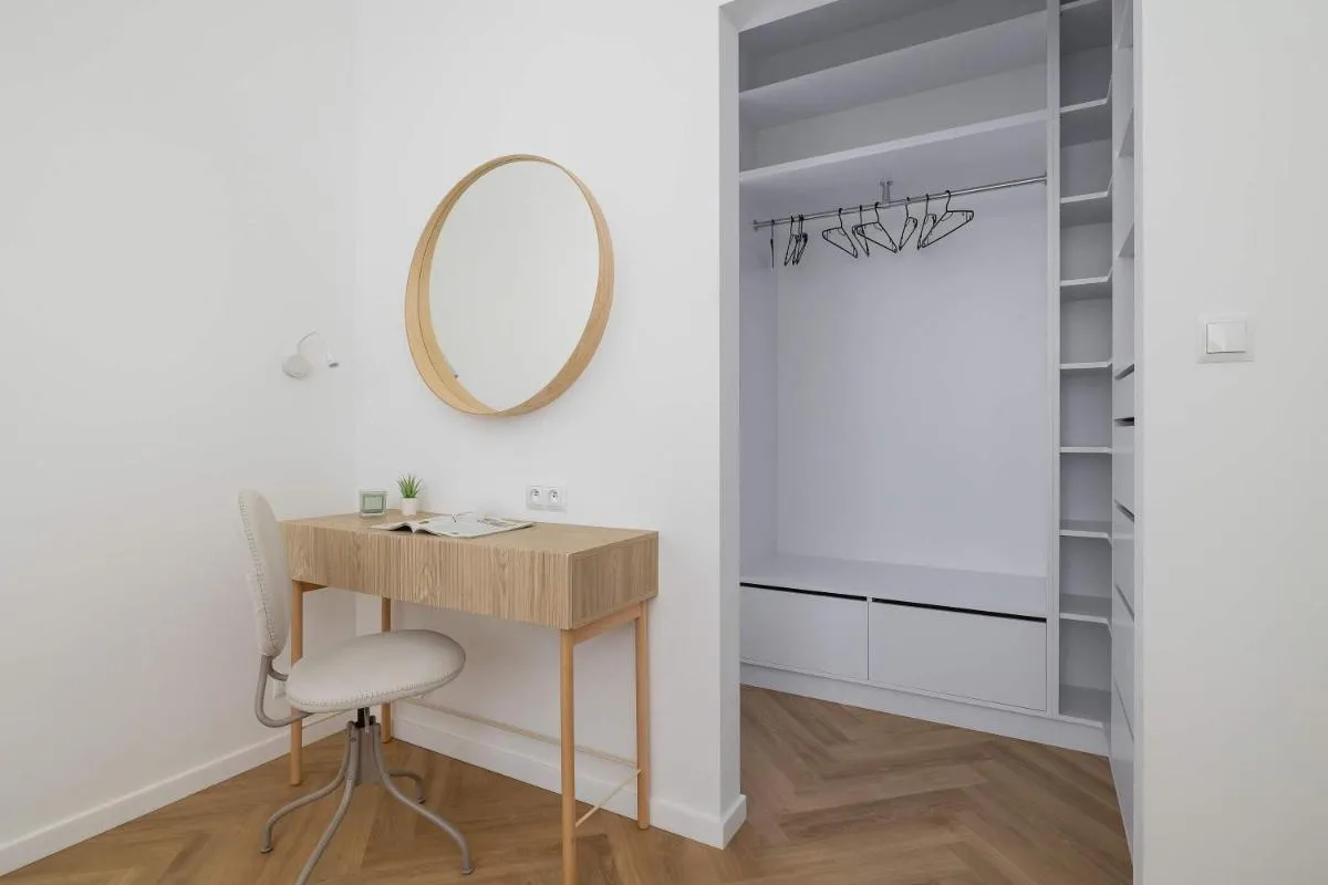 Image 2 of Klimatyzowany Apartament w Krakowie przy Parku z Dwiema Sypialniami i Biurkiem do Pracy Zdalnej by Noclegi Renters