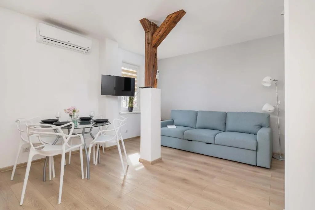 Image of Klimatyzowany Apartament z Dwiema Sypialniami w Centrum Krakowa Blisko Rynku i Parku by Noclegi Renters