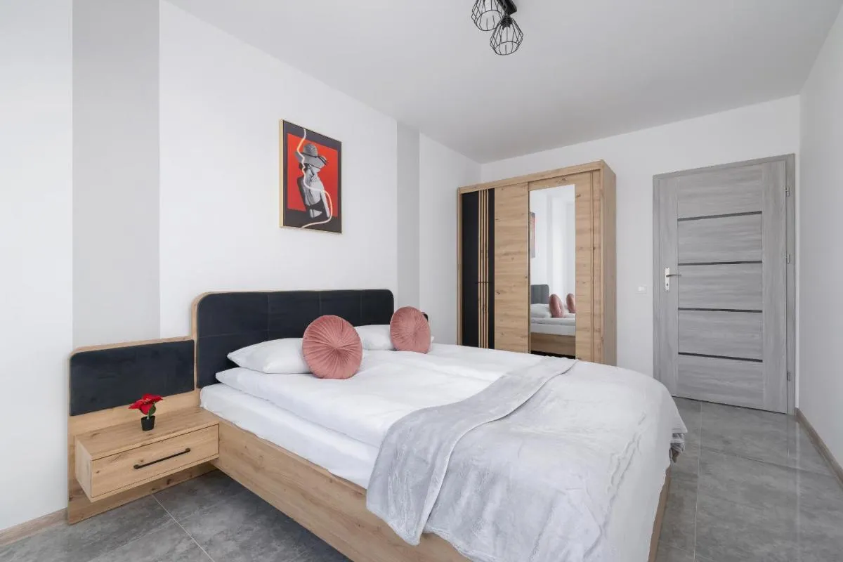 Image 3 of Kraków Elegant Apartment Near The Water Park by Rent like home