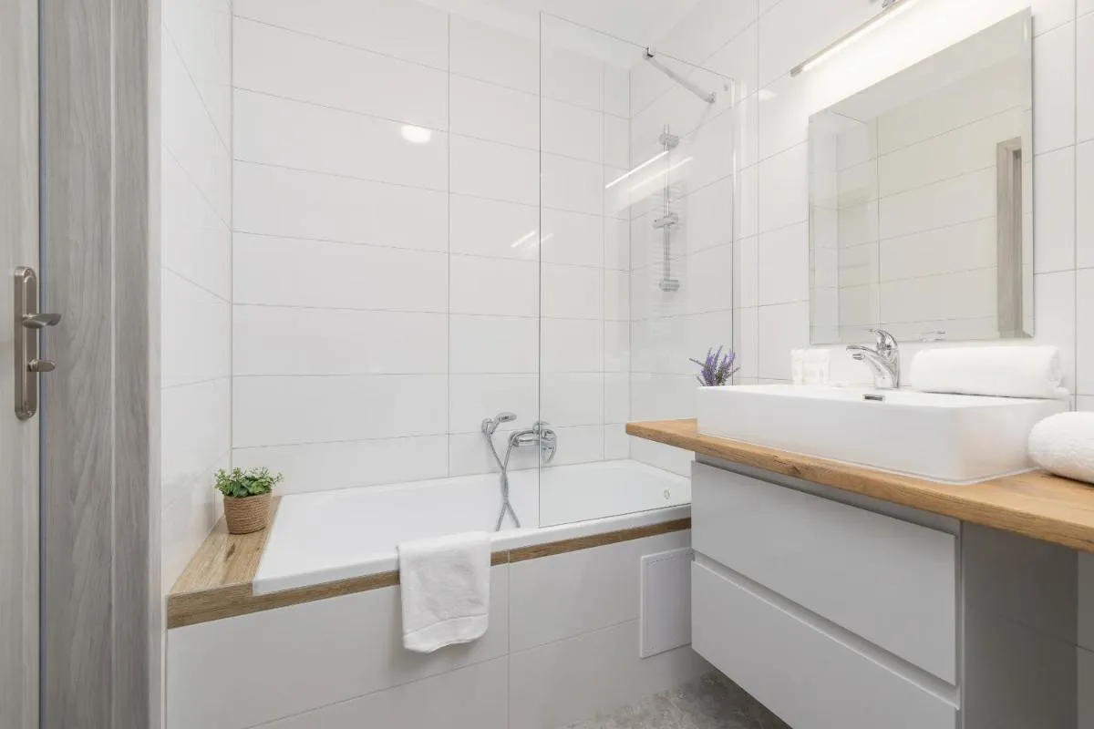 Image 4 of Kraków Elegant Apartment Near The Water Park by Rent like home