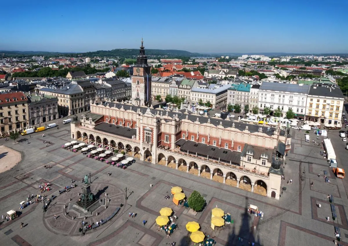 Image 5 of Leo Apartments Main Square