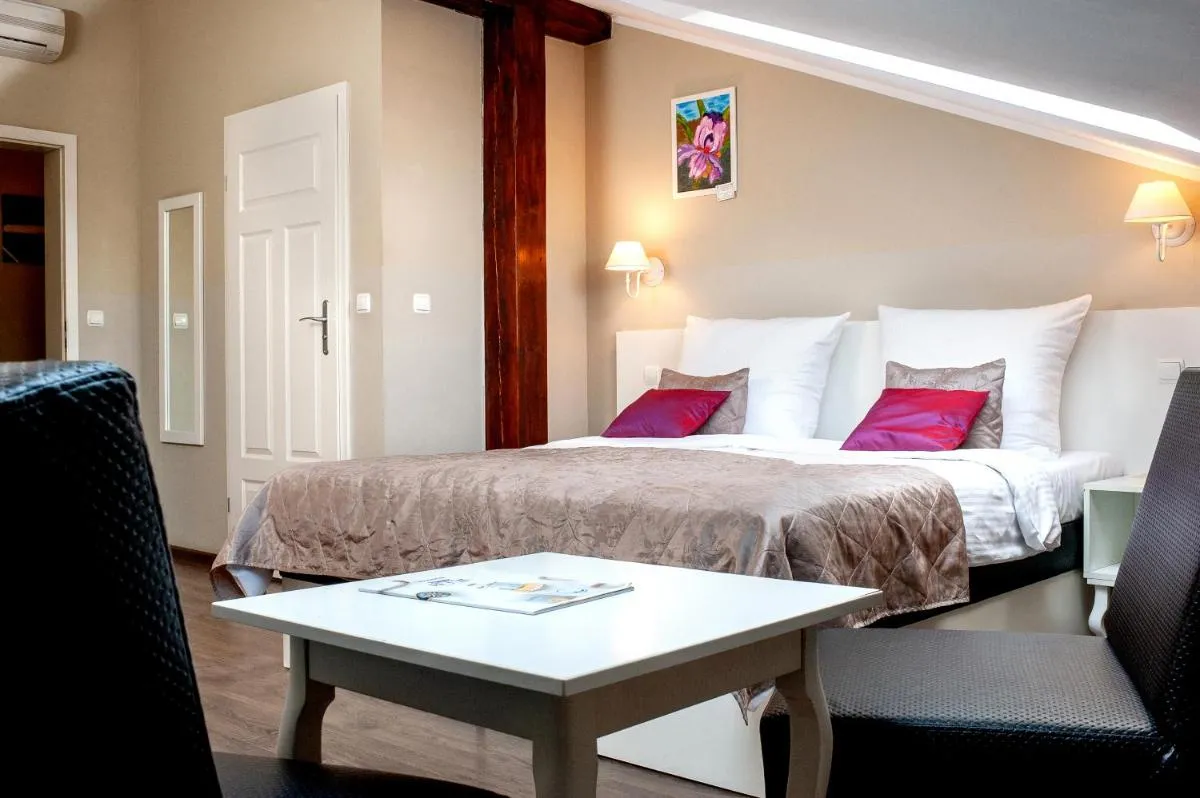 Image 2 of Leone Aparthotel