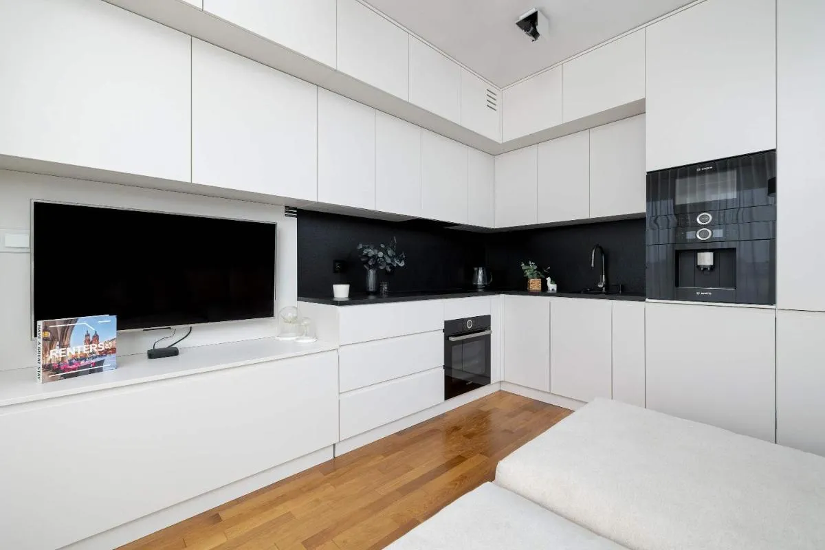Image 2 of Lubicz Stylish Apartment with Parking and Air Conditioning in the City Center by Noclegi Renters