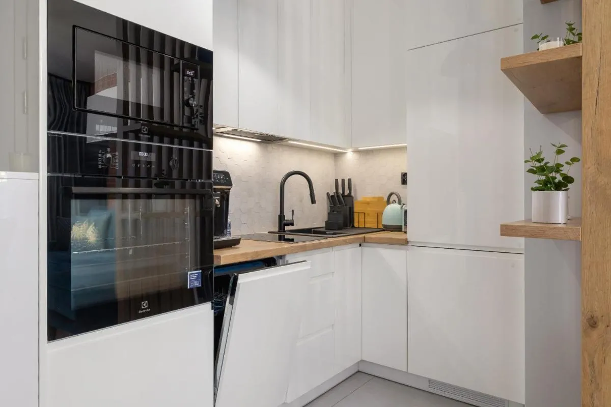 Image 2 of Lux Kraków Apartment with Parking & AC just 1,5 km from Main Square by Renters Prestige