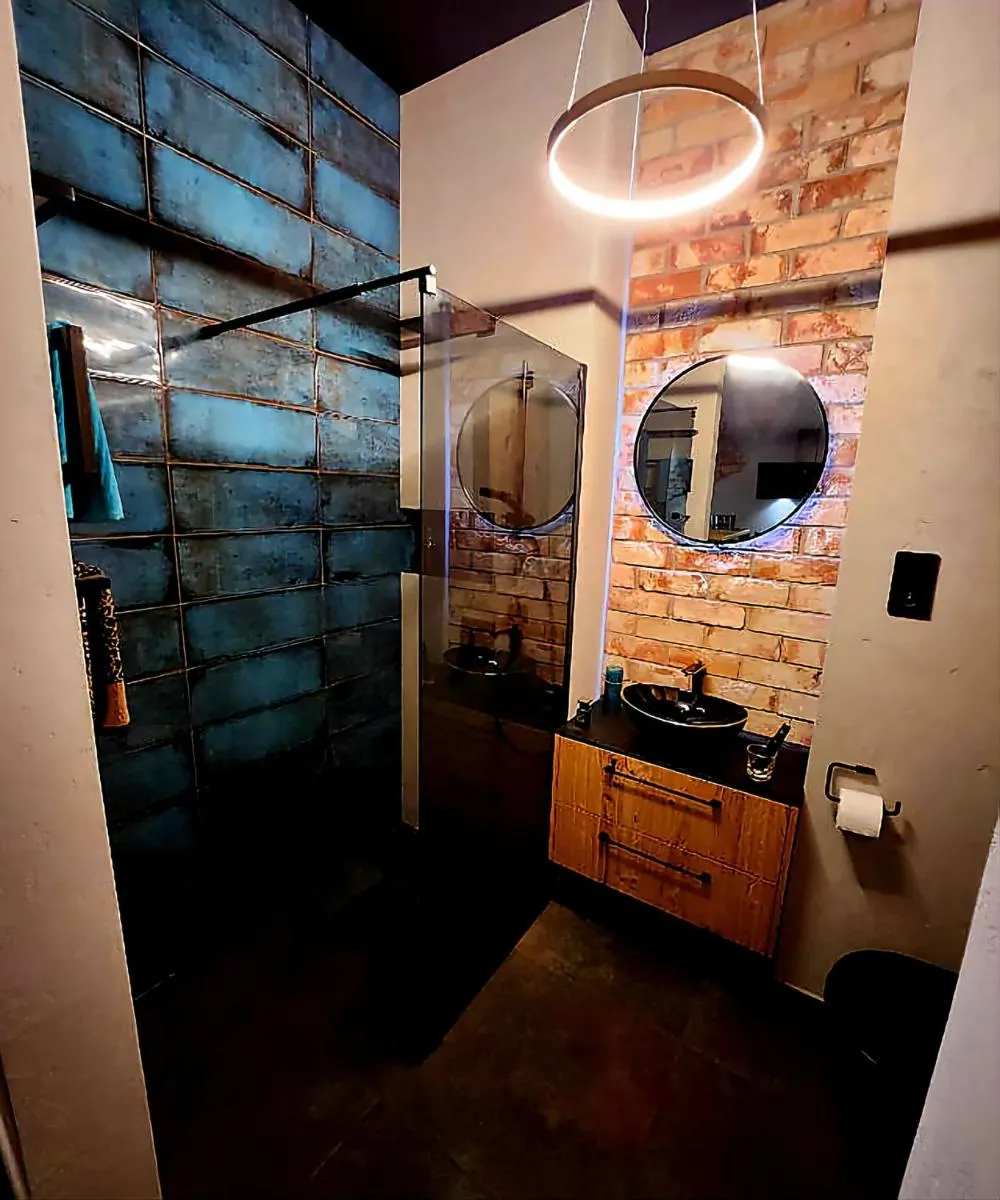 Image 4 of Luxury Old Town Apartments , gym, hammock free parking!
