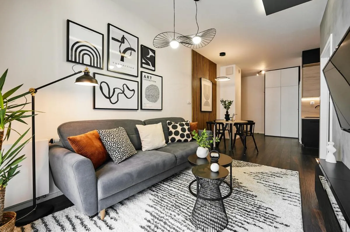 Image 2 of Main Station Art Apartment