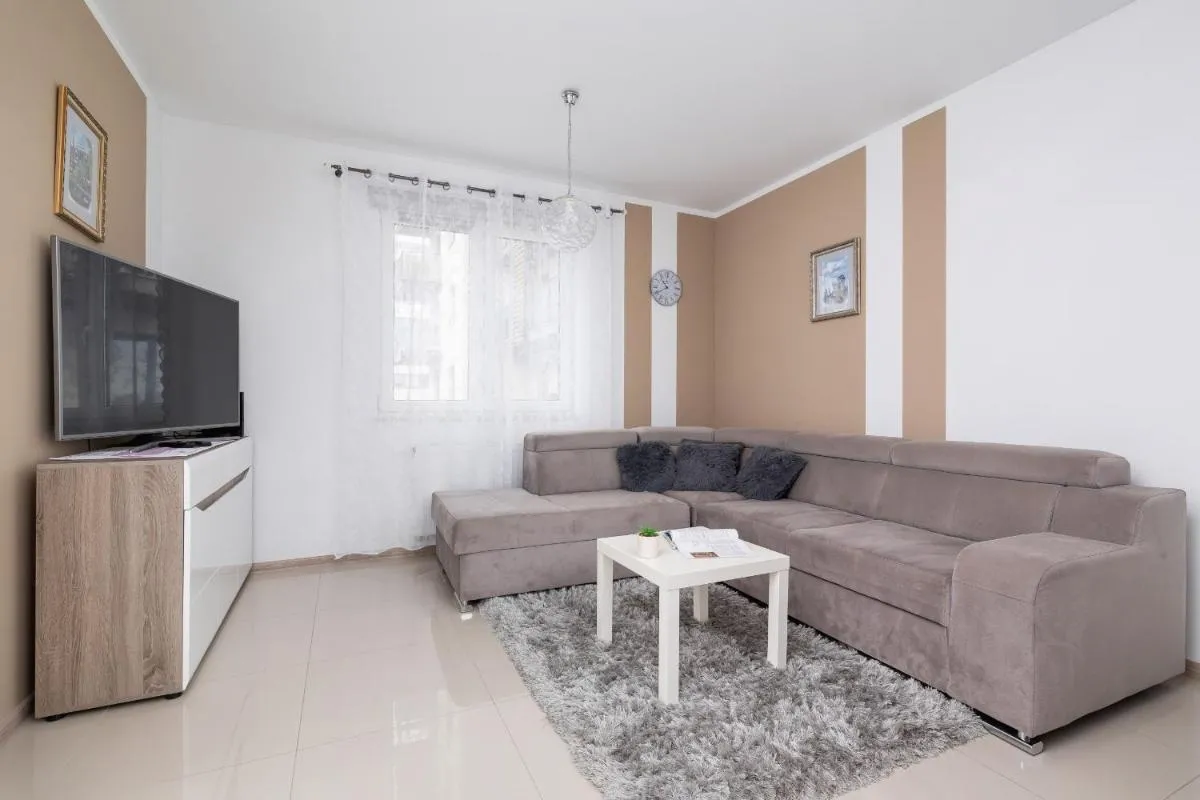 Image 2 of Modern Apartment with Parking in Cracow by Rent like home