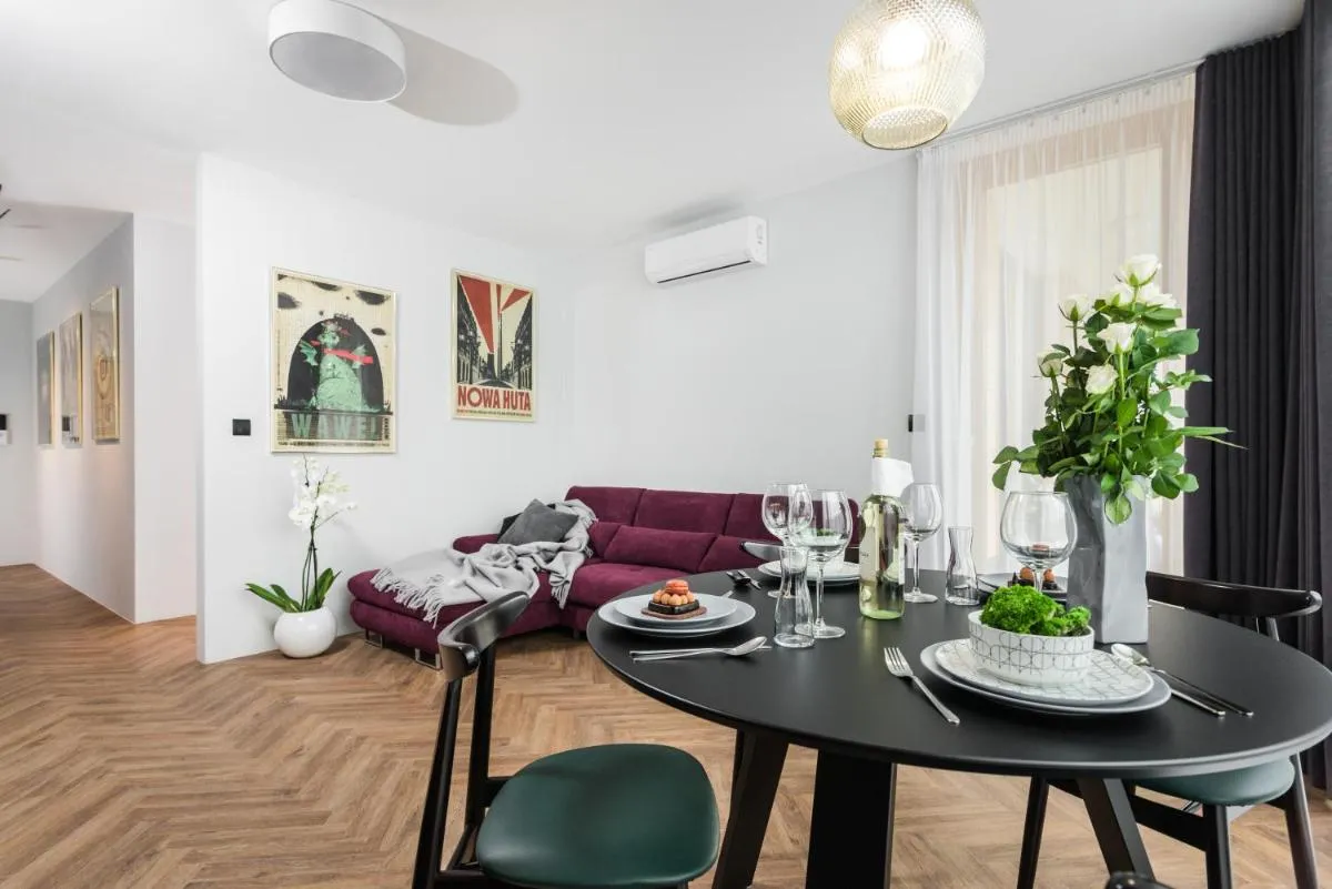 Image 3 of Moss Apartment