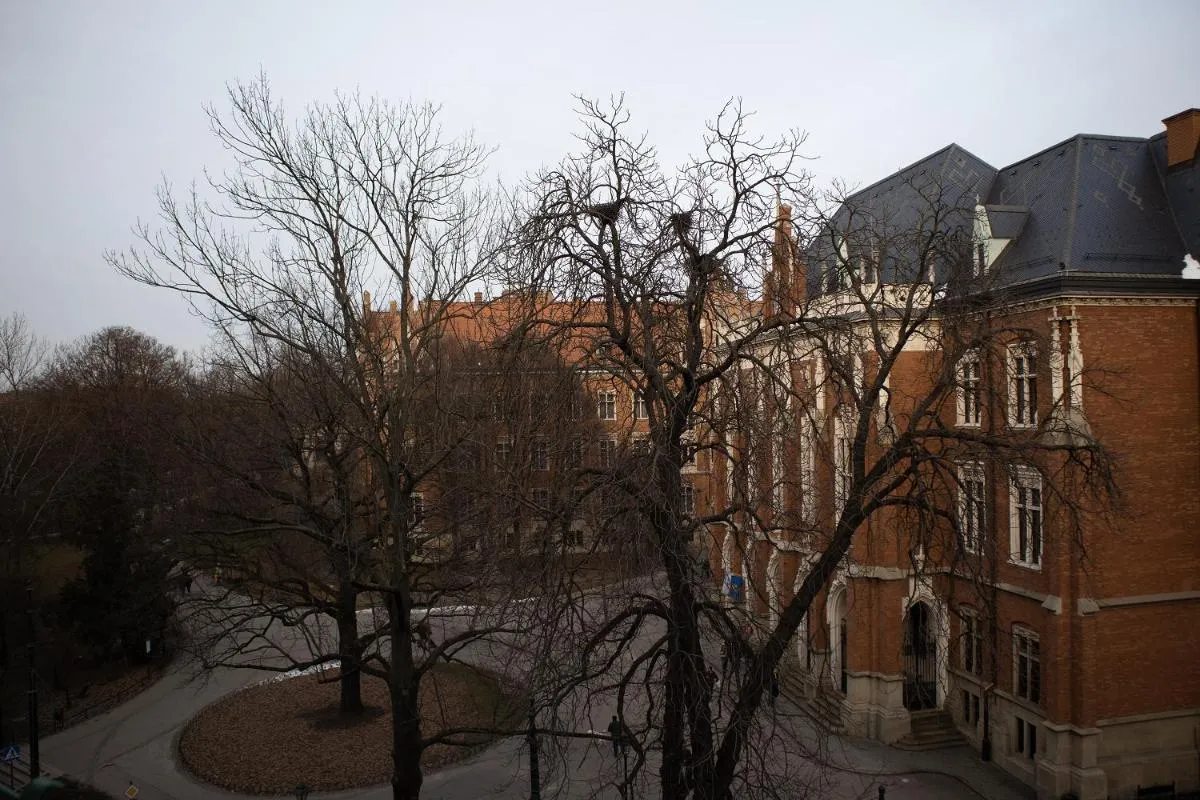 Image 5 of Oak Tree Old Town Apartments
