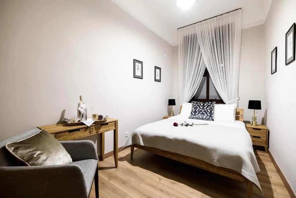 Image of Old Town AC apartments Main Raiway Station