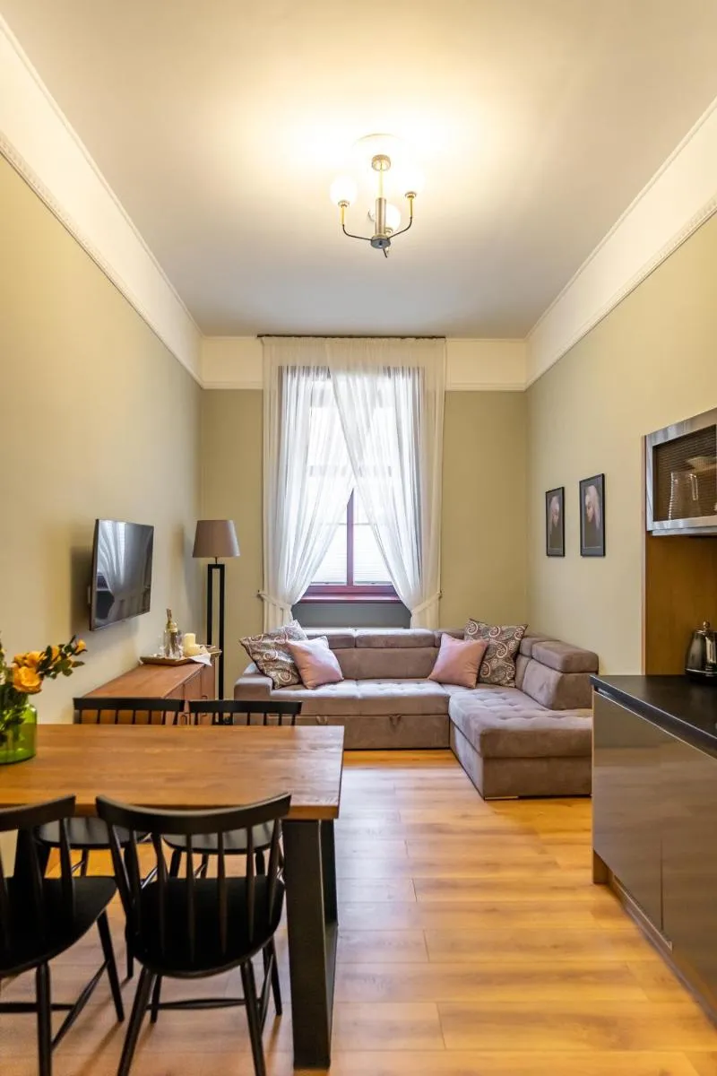 Image 4 of Old Town AC apartments Main Raiway Station