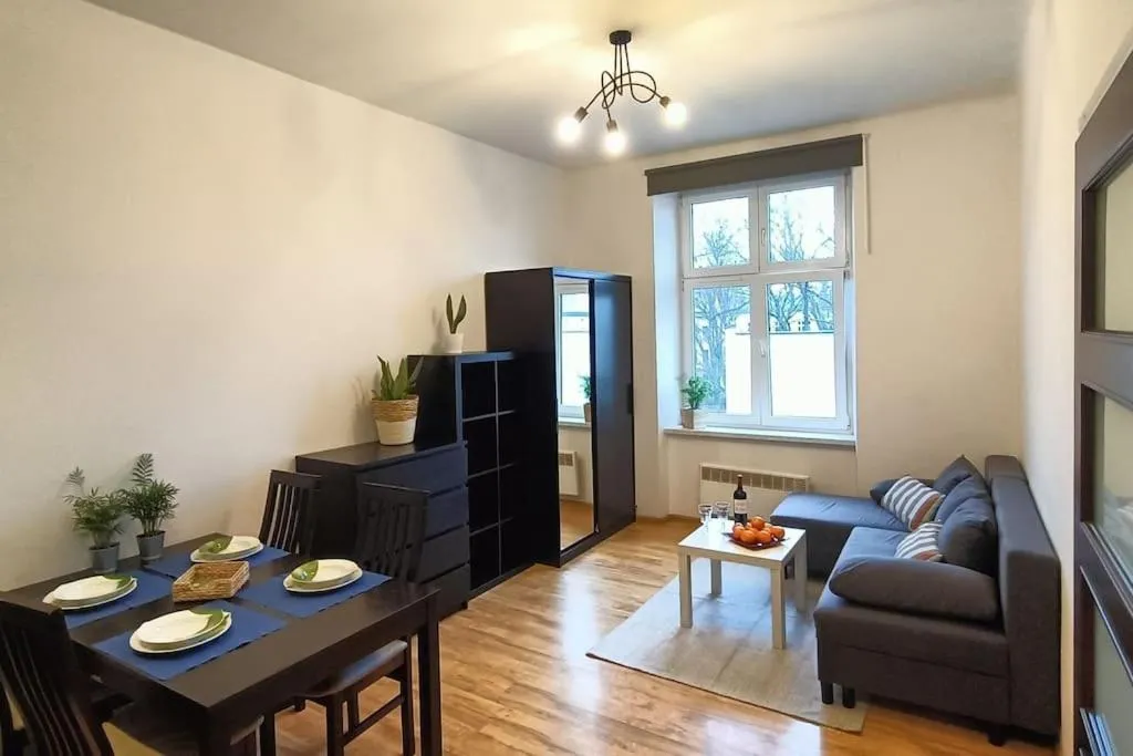 Image 2 of Old Town Apartments – B6A