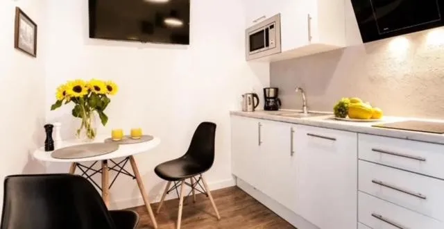 Image 3 of Old Town Apt – Topolowa studio