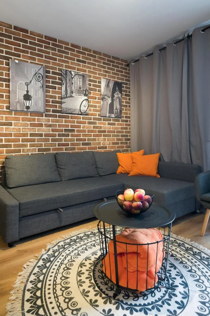 Image 3 of Orange, modern apartment in the city centre