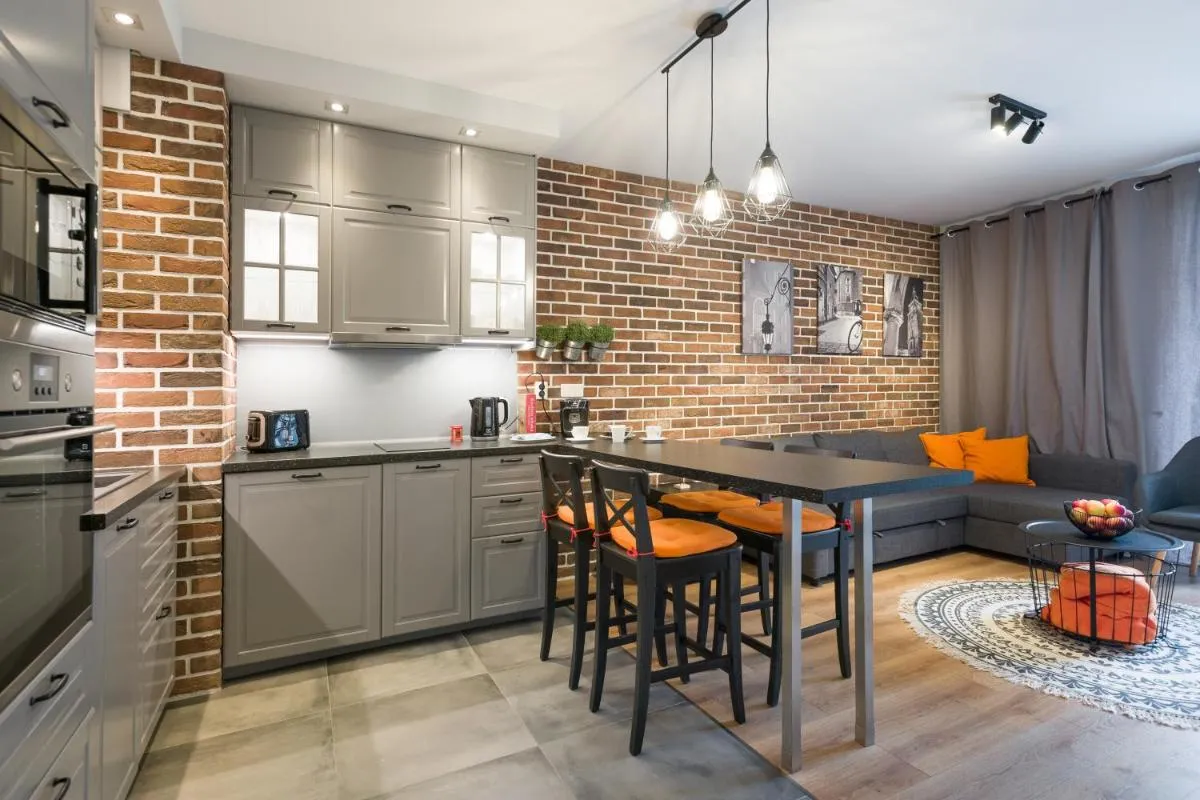 Image 1 of Orange, modern apartment in the city centre