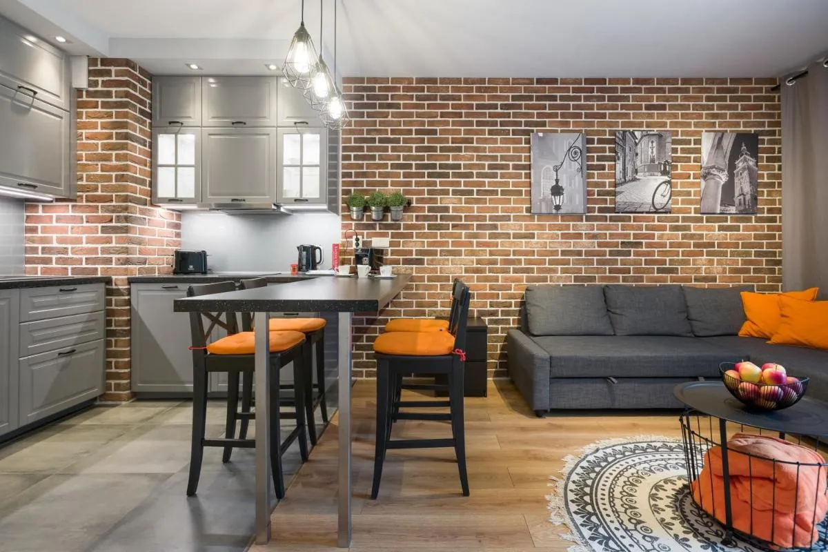 Image 2 of Orange, modern apartment in the city centre