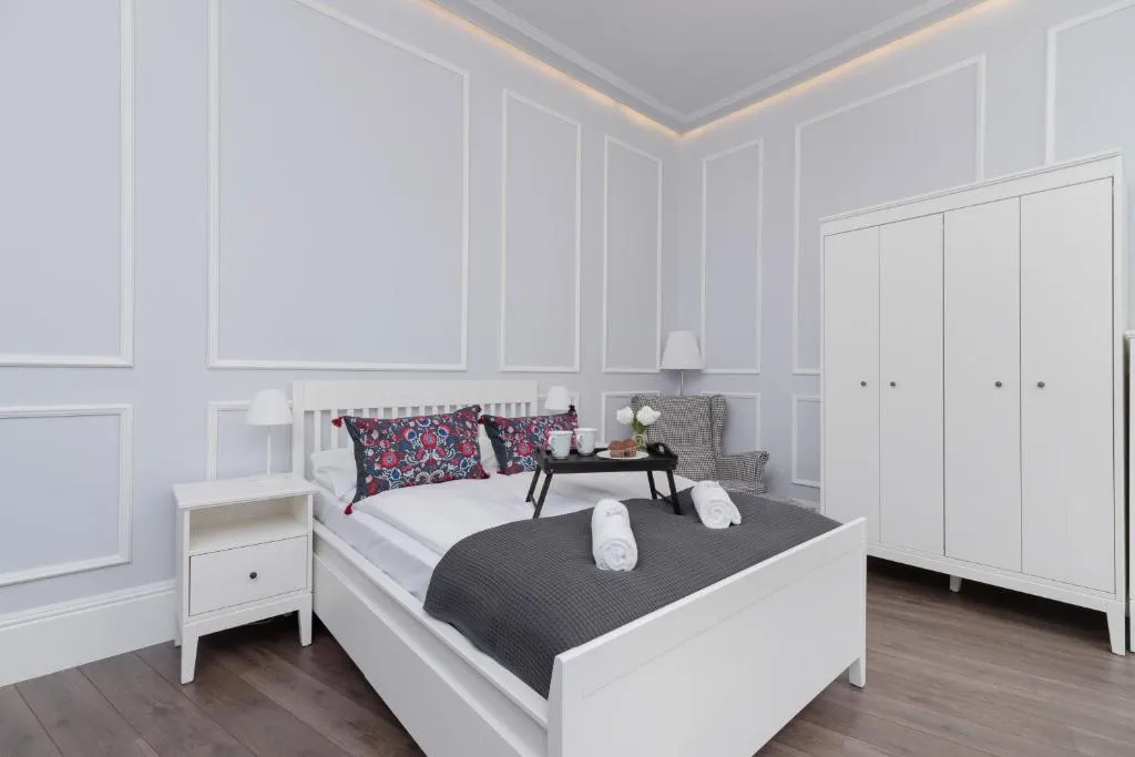 Image of Perła Starego Miasta Kamienica Czapskich by Noclegi Renters