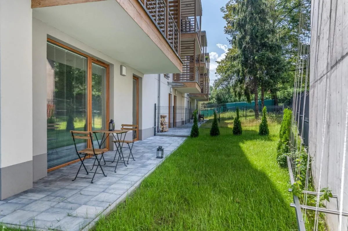Image 5 of Prestigious Residence with Garden, Garage, and Elegant Rooms