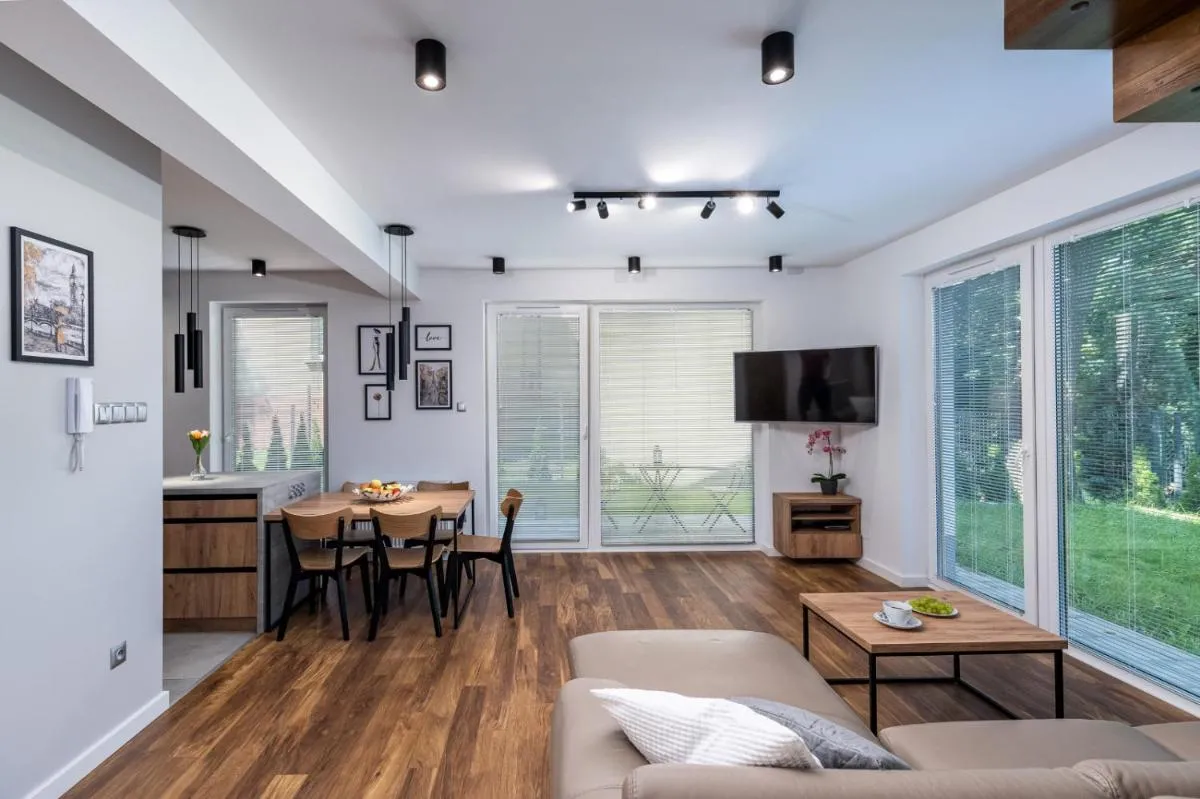 Image 4 of Prestigious Residence with Garden, Garage, and Elegant Rooms