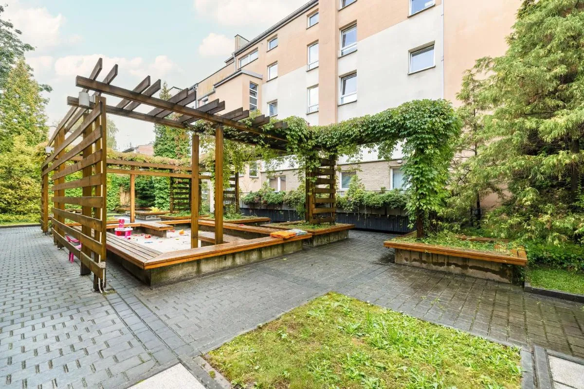 Image 3 of Przestronny Apartament w Krakowie z Biurkiem, Parkingiem i Wanną by Noclegi Renters