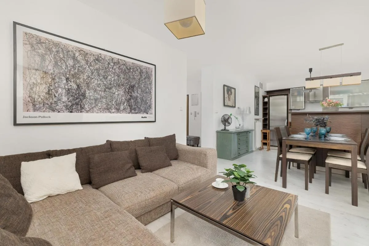 Image 5 of Przestronny Apartament w Krakowie z Biurkiem, Parkingiem i Wanną by Noclegi Renters