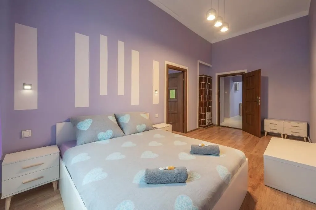 Image of Queen Apartments