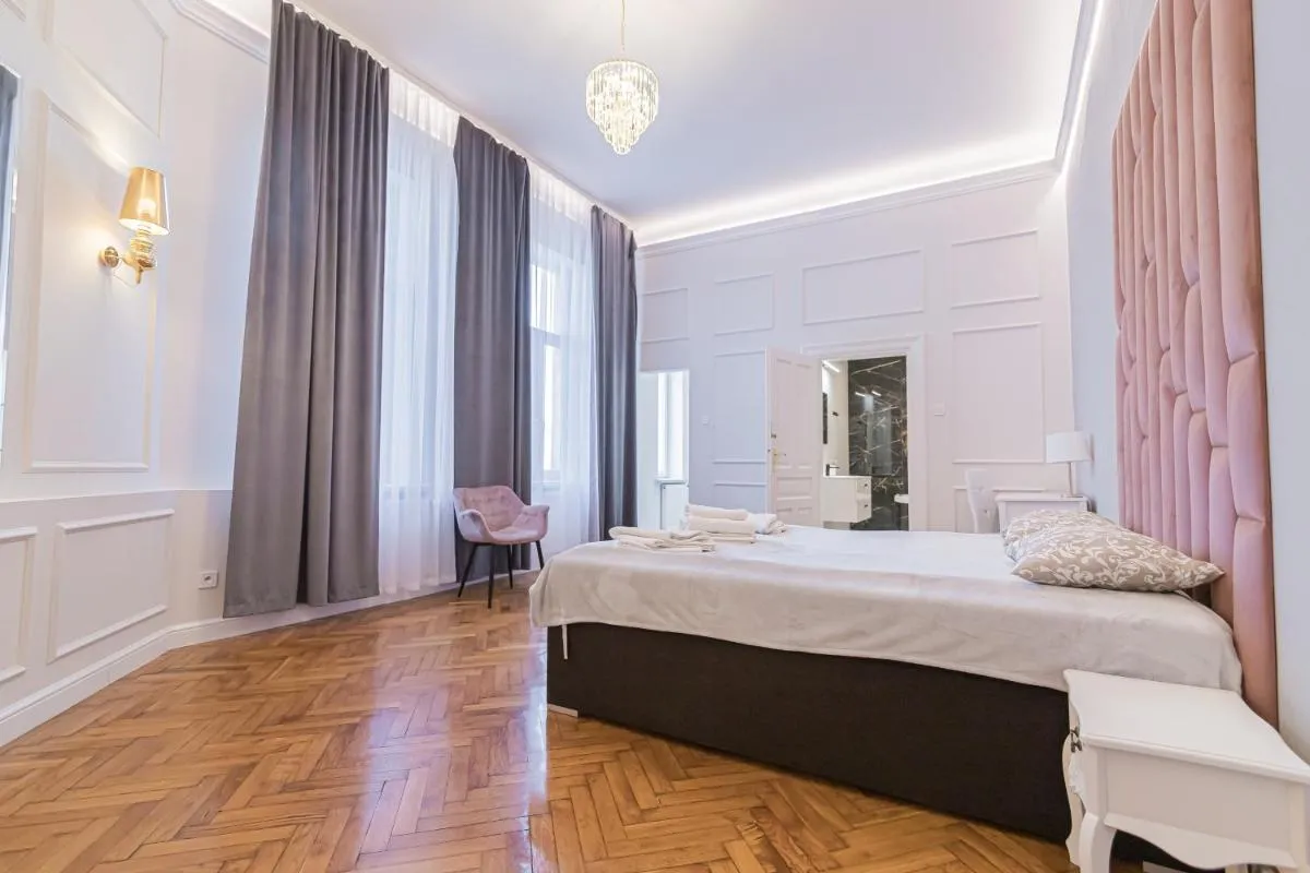 Image 1 of ROYAL Apartments
