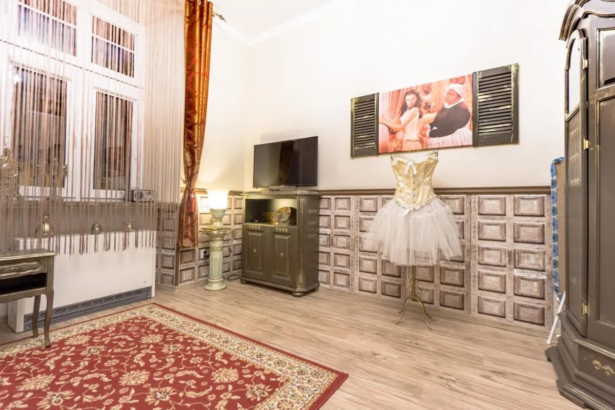 Image 4 of Scarlett Apartment