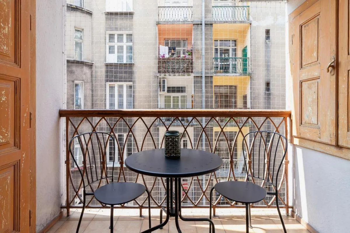 Image 2 of Spacious Retro Apartment in the Center of Cracow by Noclegi Renters