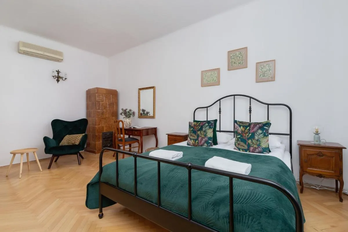 Image 4 of Spacious Retro Apartment in the Center of Cracow by Noclegi Renters