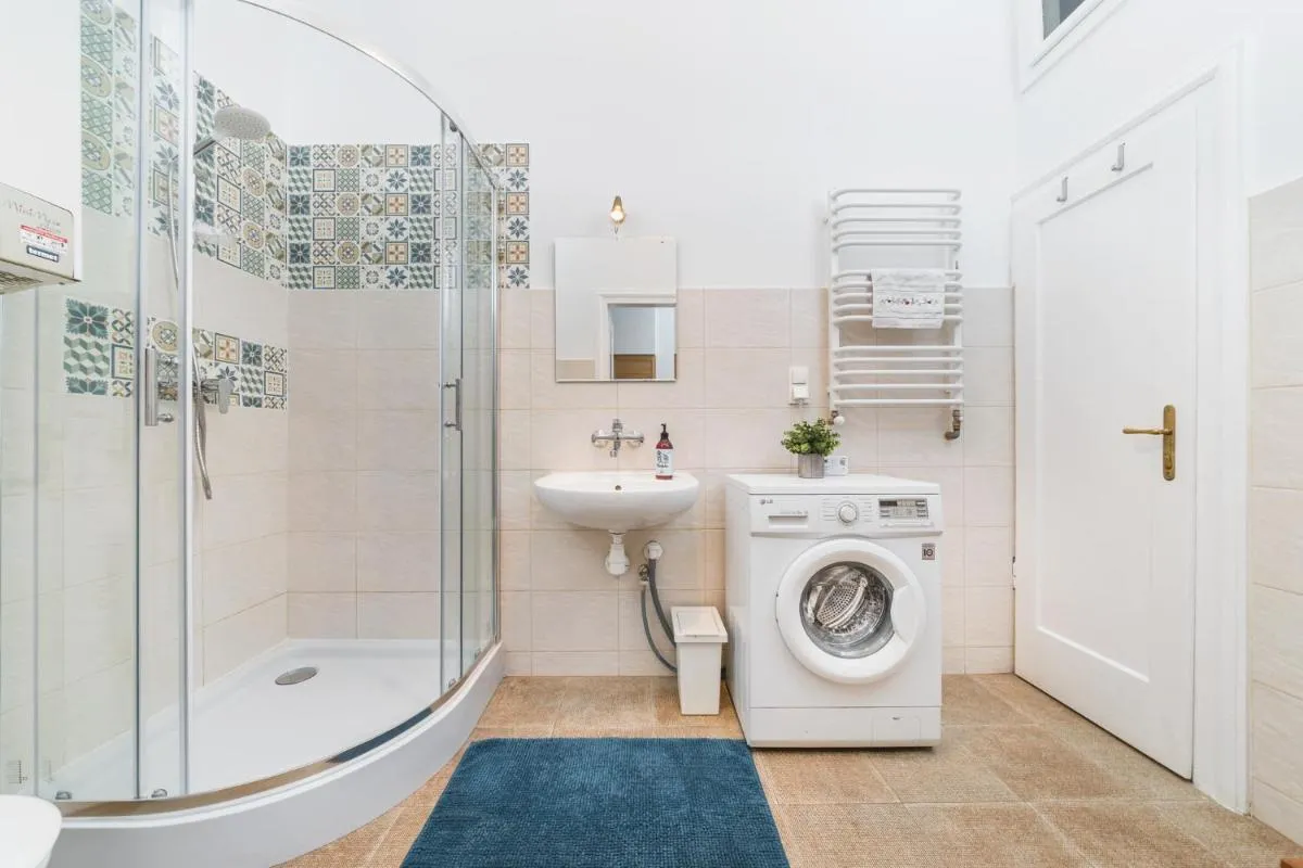Image 2 of Two separate bedrooms,10 min walk to the city center by Homeclick