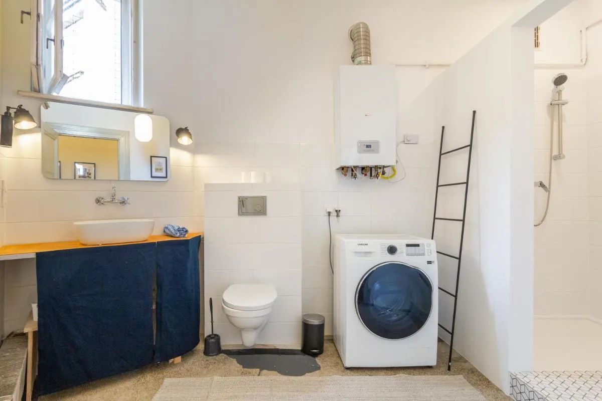 Image 2 of Vintage Charm,3 Bedrooms,Old Town