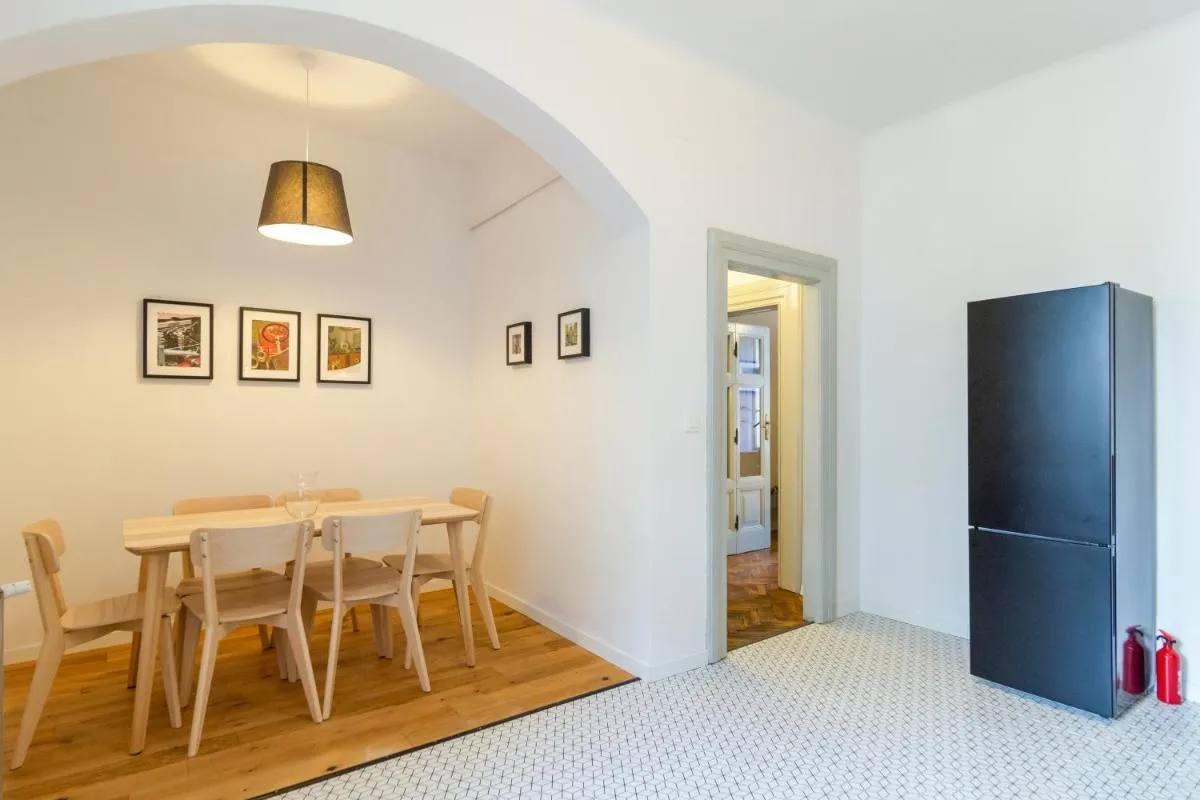 Image 3 of Vintage Charm,3 Bedrooms,Old Town