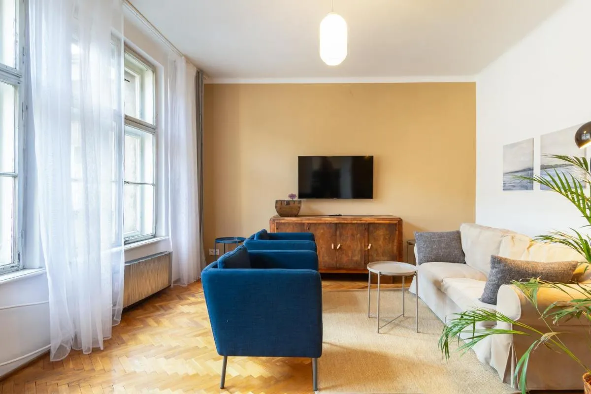 Image 4 of Vintage Charm,3 Bedrooms,Old Town
