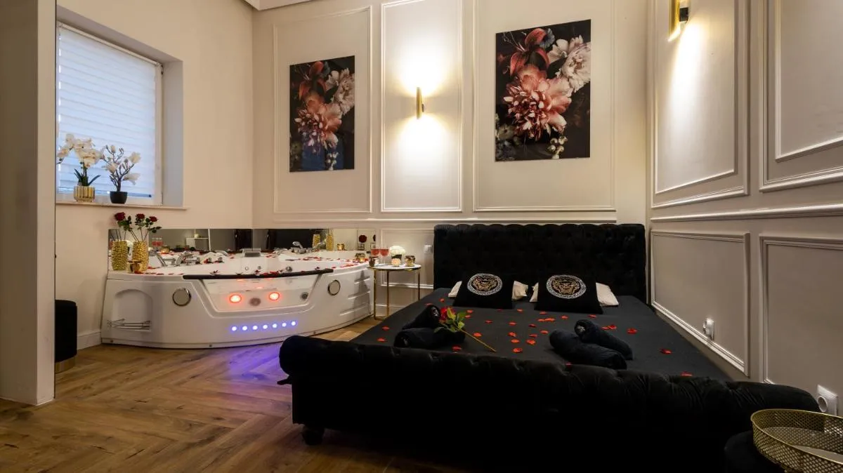Image 2 of Vistula Boulevards Jacuzzi Apartment