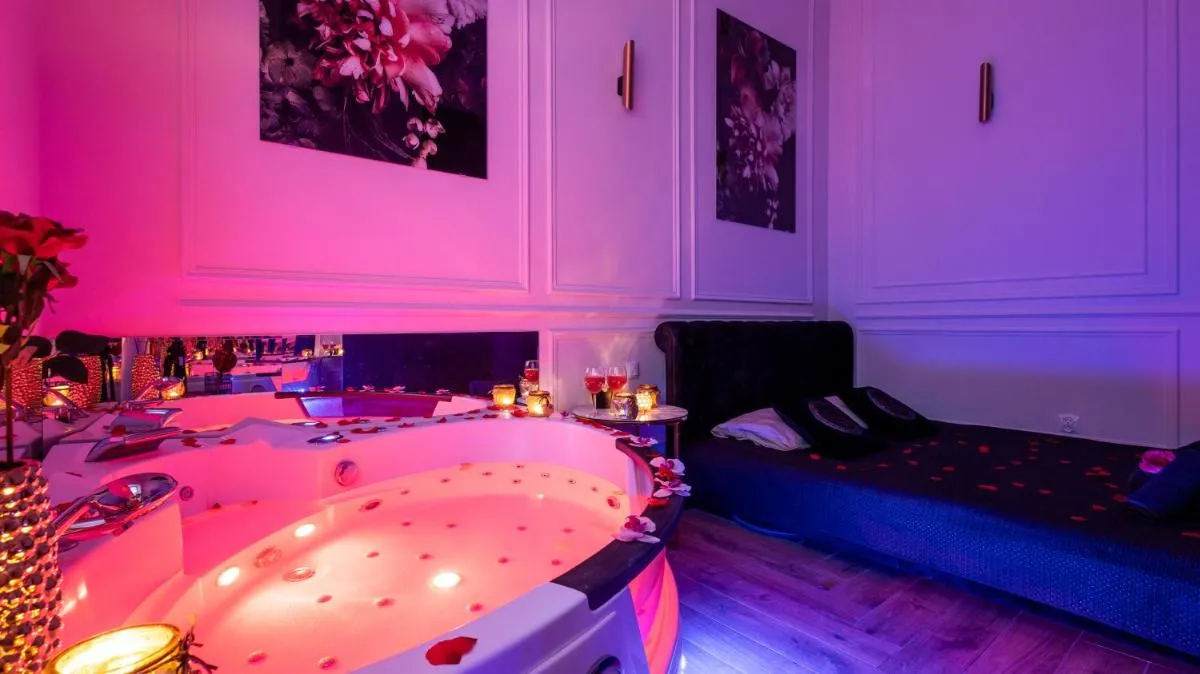 Image 1 of Vistula Boulevards Jacuzzi Apartment