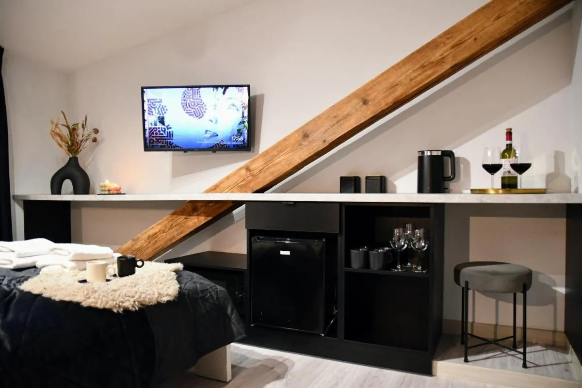 Image 4 of Wine Apartments