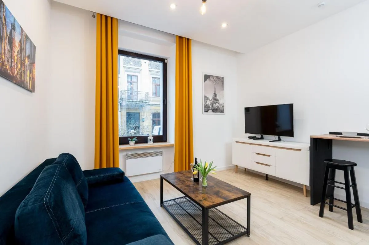 Image 4 of Yellow Window Apartment