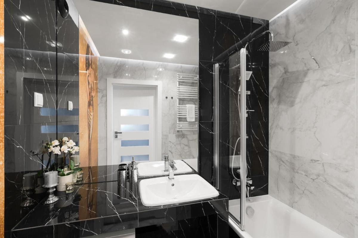 Image 4 of 2- bedroom Apartment Premium Masarska by Renters Prestige