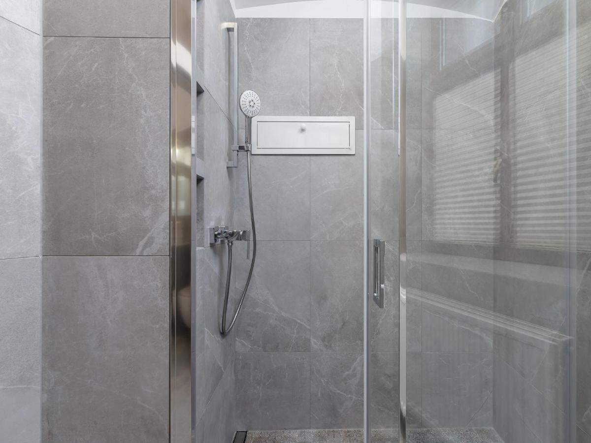 Image 2 of 4 Bedroom Apartment – Main Square