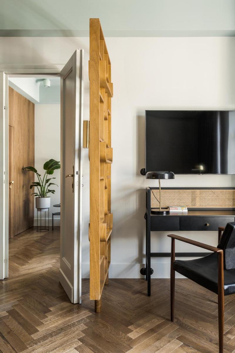 Image 5 of Angelus Apartments