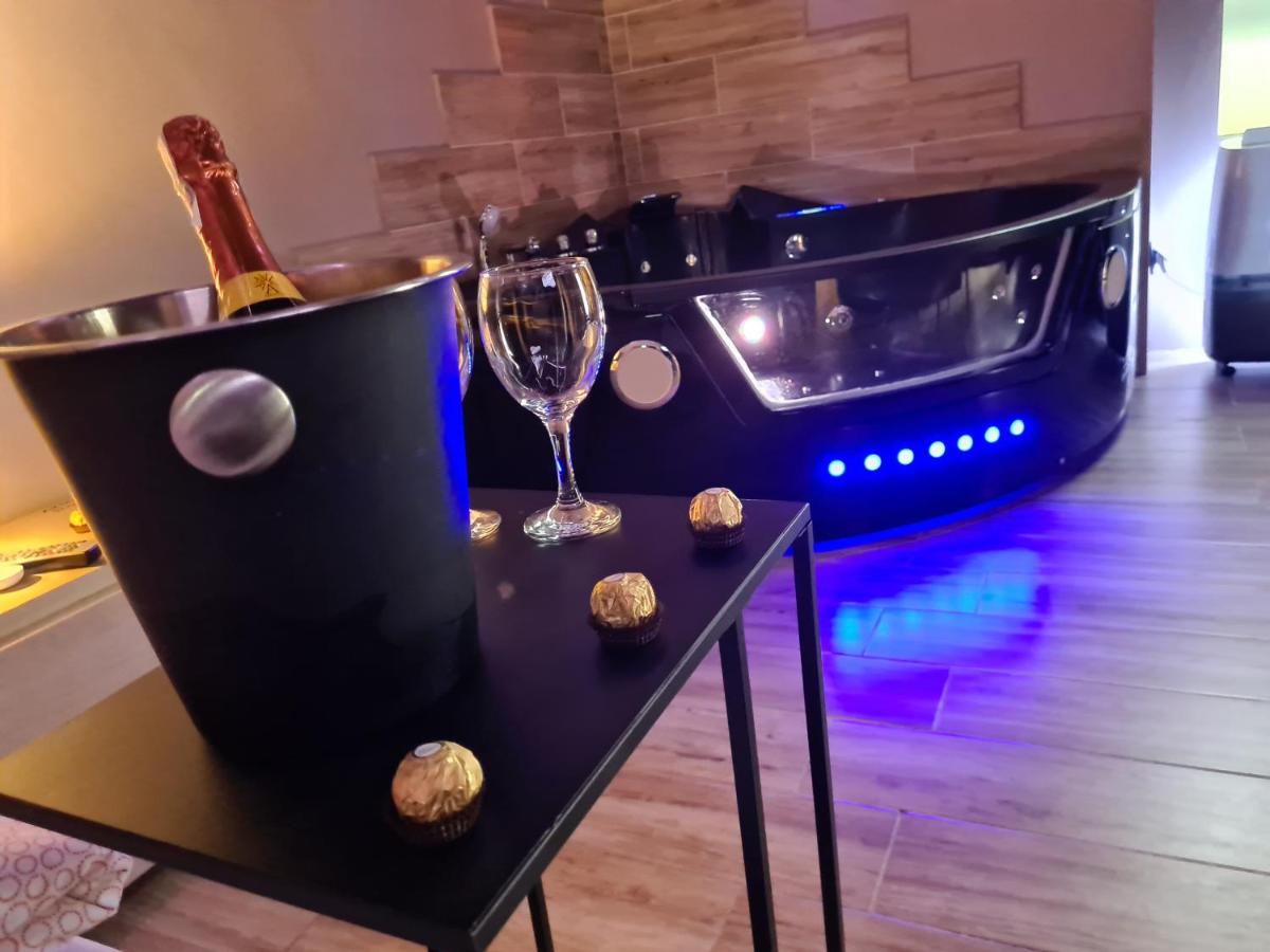 Image 1 of Apartament z jacuzzi Kraków