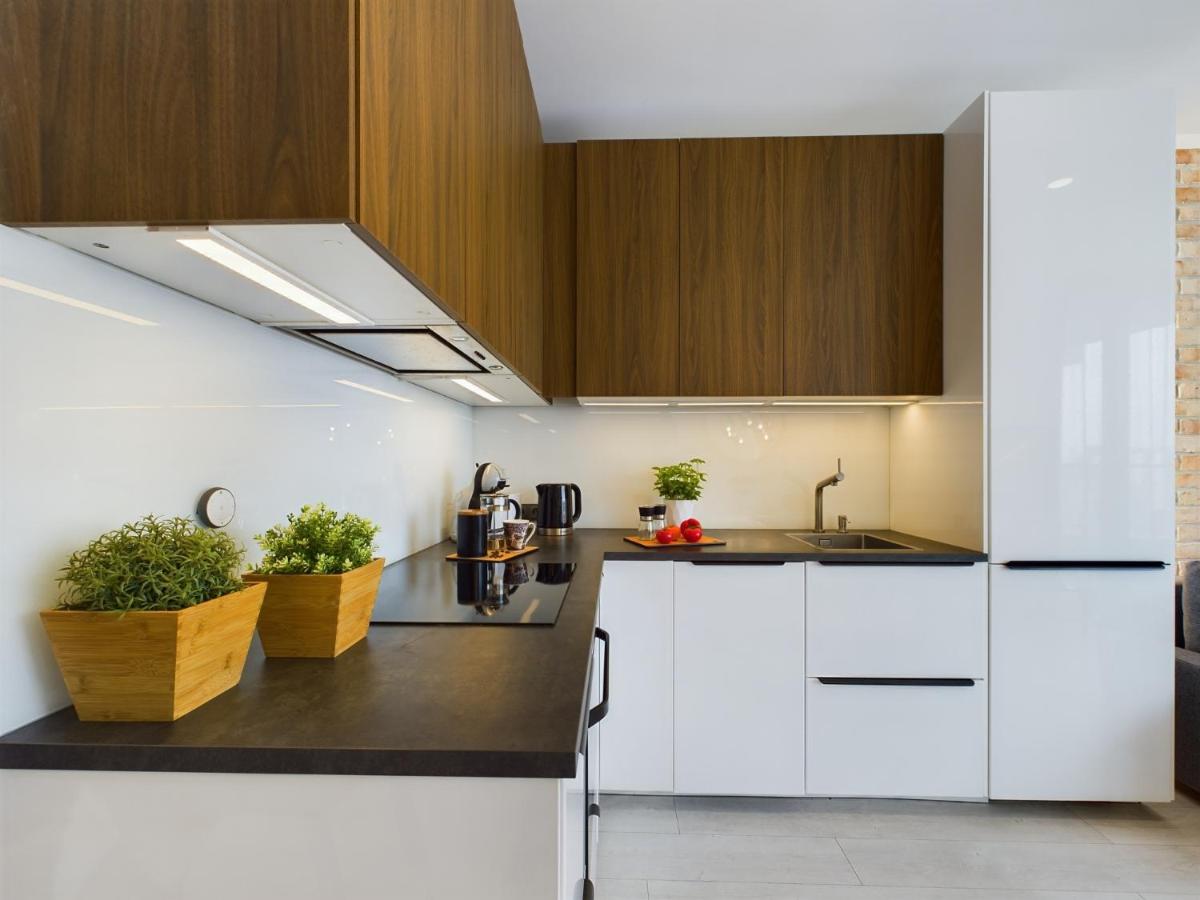 Image 2 of City Centre & Modern Quiet Apartment with Parking by Renters Prestige