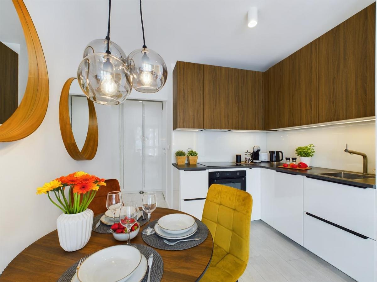 Image 6 of City Centre & Modern Quiet Apartment with Parking by Renters Prestige