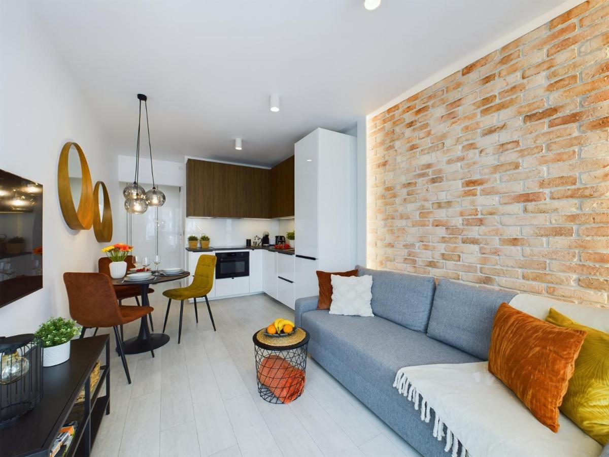 Image 5 of City Centre & Modern Quiet Apartment with Parking by Renters Prestige