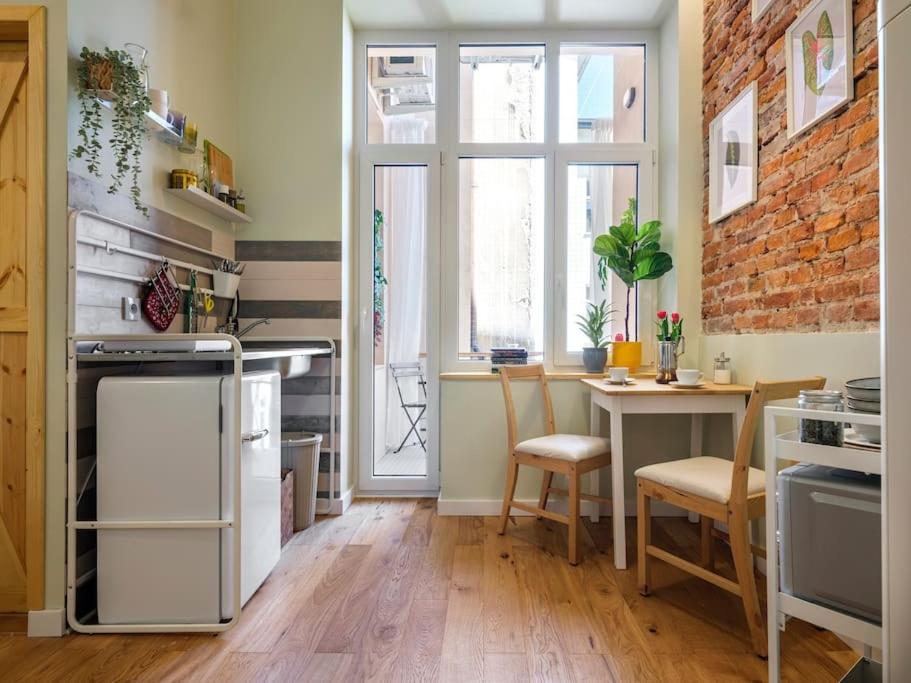 Image 1 of Crocus narrow studio / Kochanowskiego