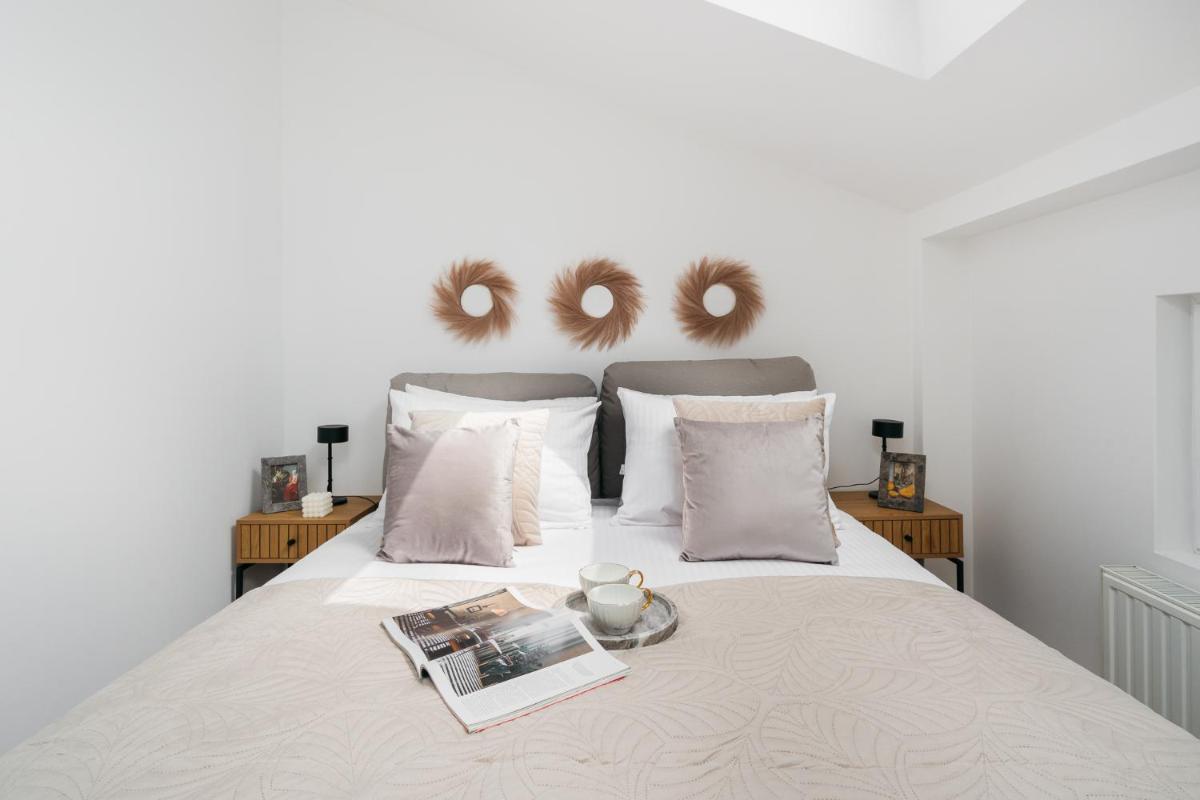 Image 1 of Dragonfly Old Town Apartment – LoftAffair