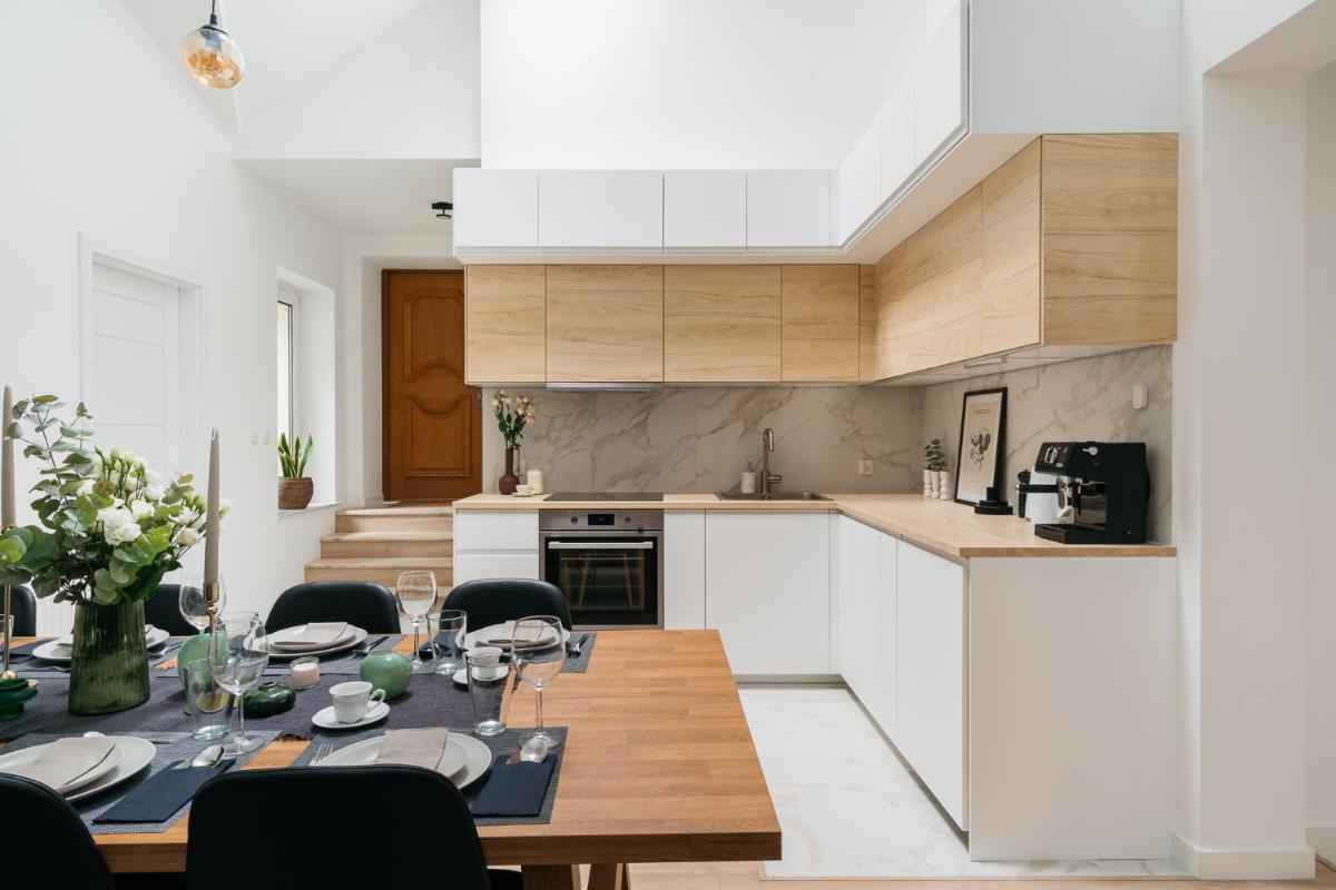 Image 2 of Dragonfly Old Town Apartment – LoftAffair