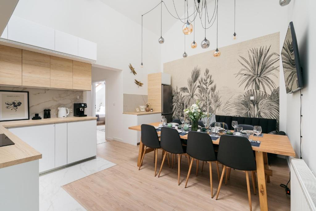 Image of Dragonfly Old Town Apartment – LoftAffair