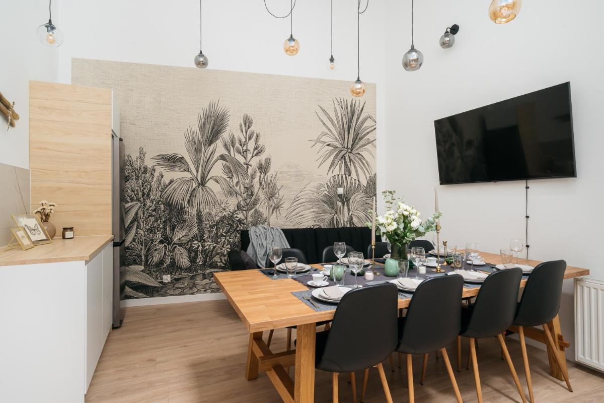 Image 4 of Dragonfly Old Town Apartment – LoftAffair